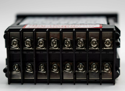 Buyer’s Guide To High-Voltage Live Display Devices