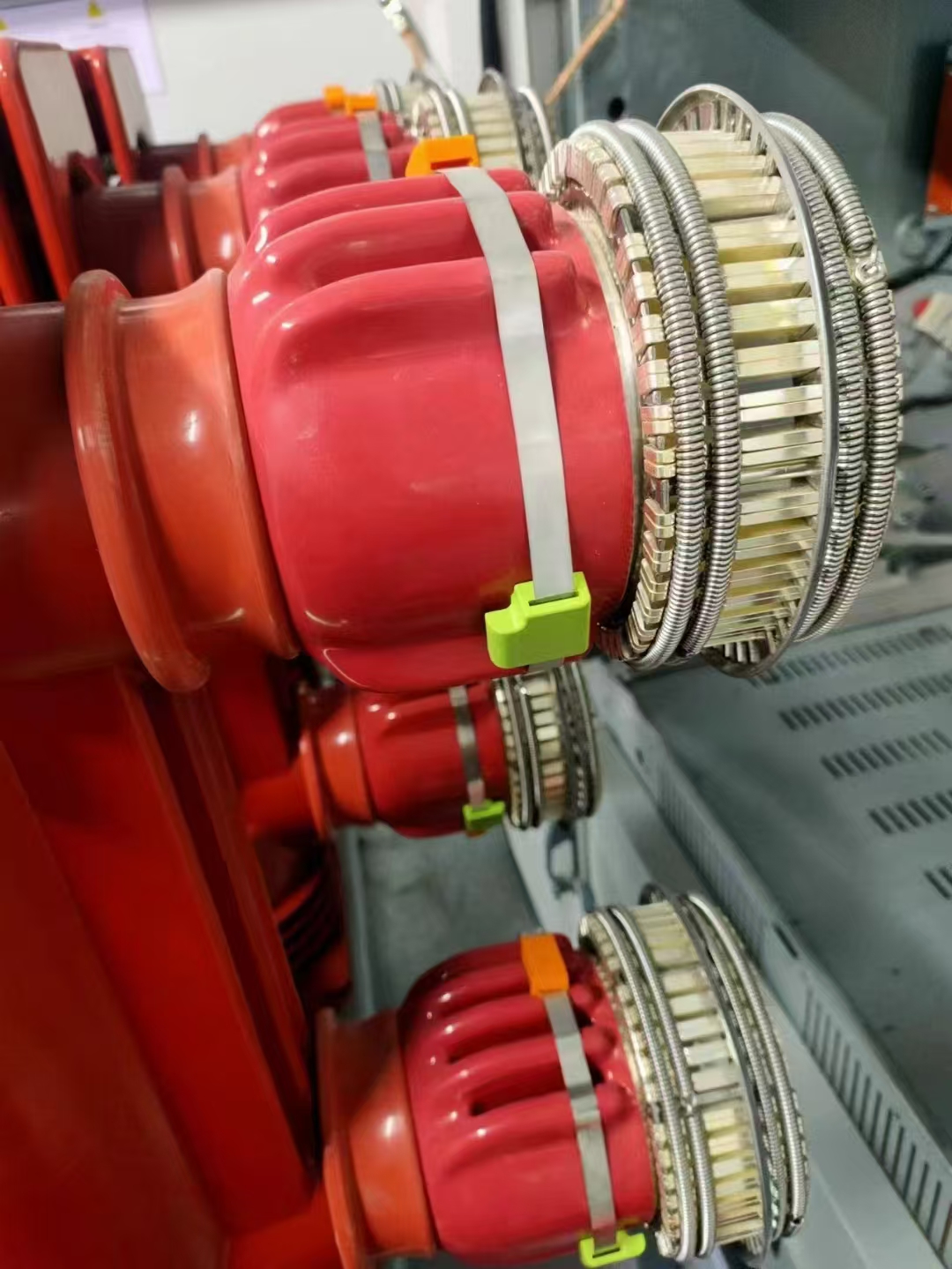 Analysis of Wireless Temperature Measurement Technology for 10kV High Voltage Switchgear